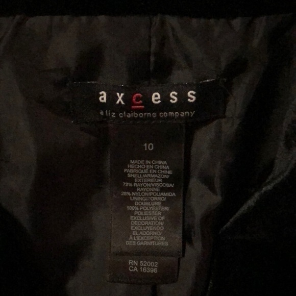 Velvet blazer with classy details. - Picture 3 of 5